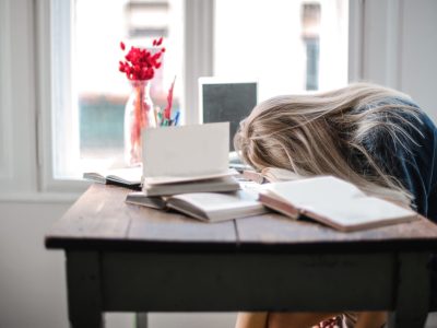 woman-leaning-on-table-3767411